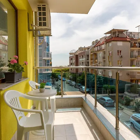 Апартхотел Helios Luxury 2*