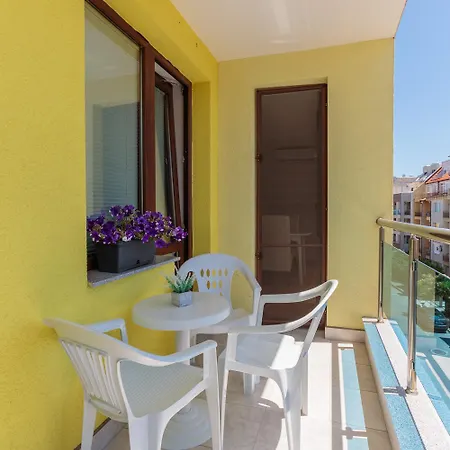 Helios Luxury Апартхотел 2*