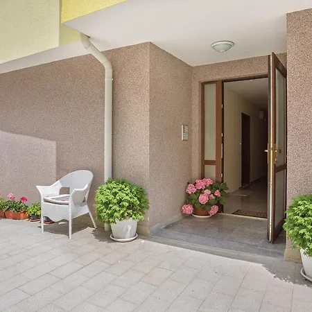 Апартхотел Helios Luxury 2*