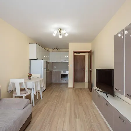 Апартхотел Helios Luxury 2*