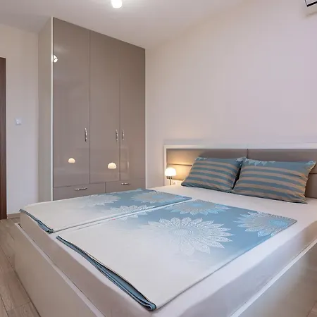 Апартхотел Helios Luxury 2*